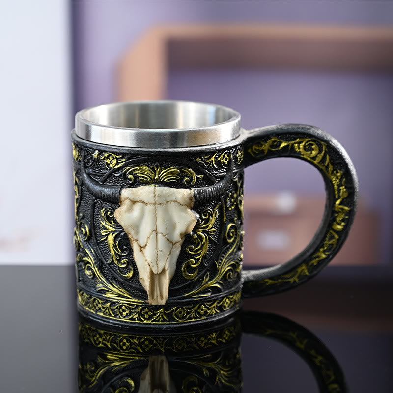WorldNorse Krug mit geschnitztem Stierschädel