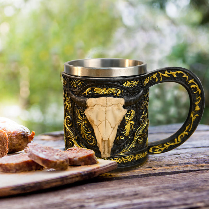 WorldNorse Krug mit geschnitztem Stierschädel