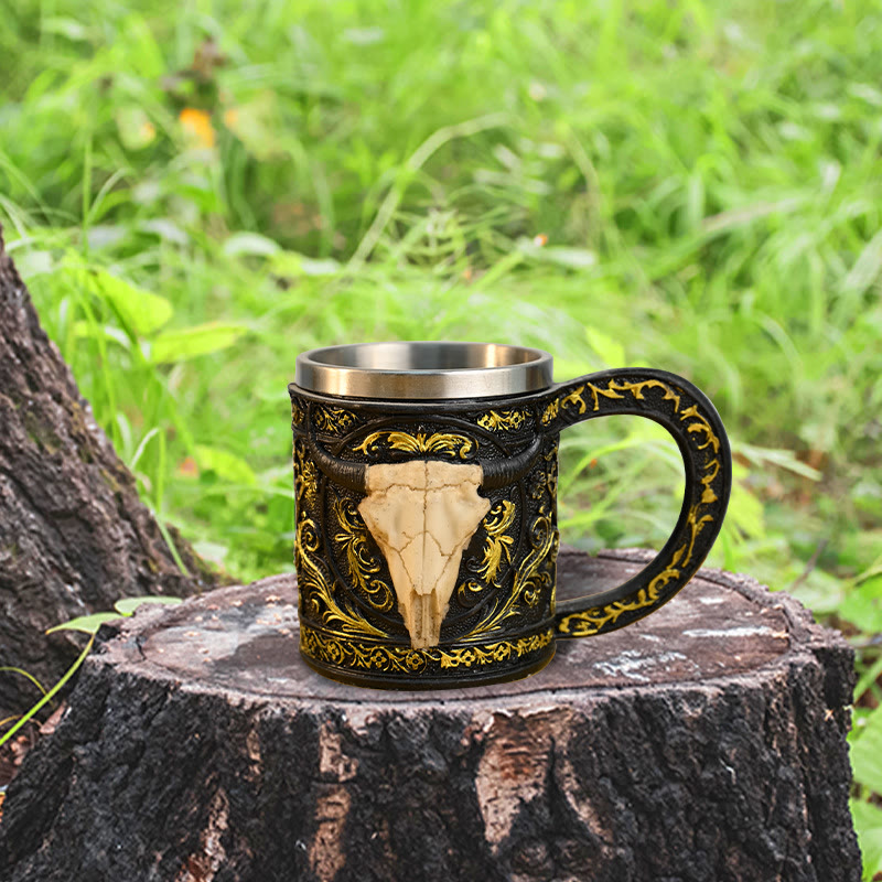WorldNorse Krug mit geschnitztem Stierschädel