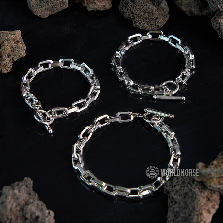WorldNorse Langes, flaches, quadratisches Armband mit einer Wortschnalle