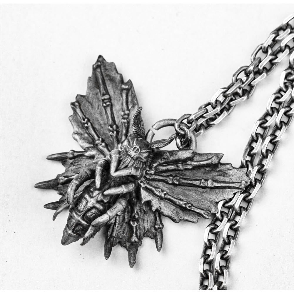 WorldNordische Halskette mit Anhänger „Dark Moth“