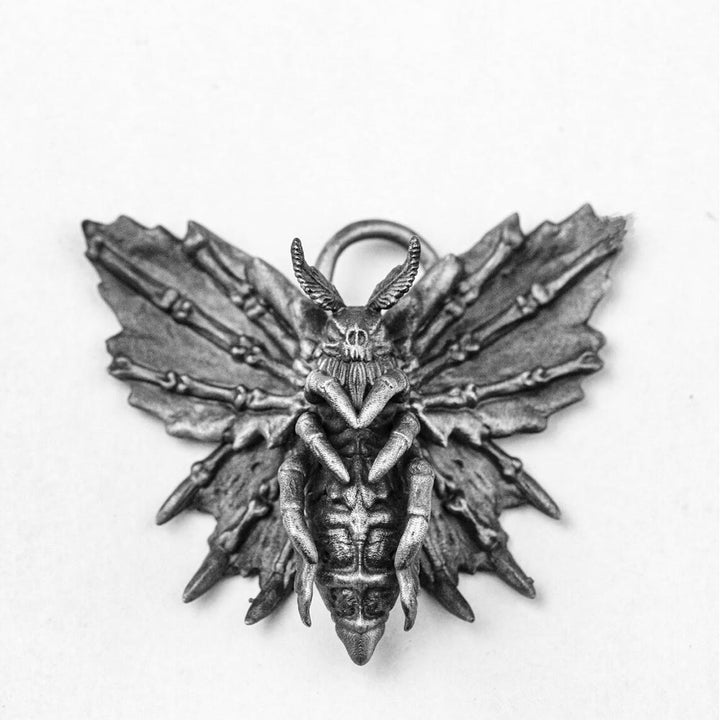 WorldNordische Halskette mit Anhänger „Dark Moth“