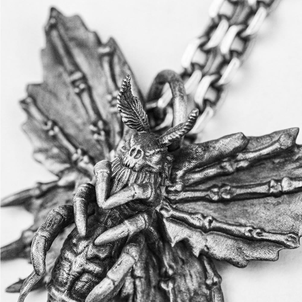 WorldNordische Halskette mit Anhänger „Dark Moth“