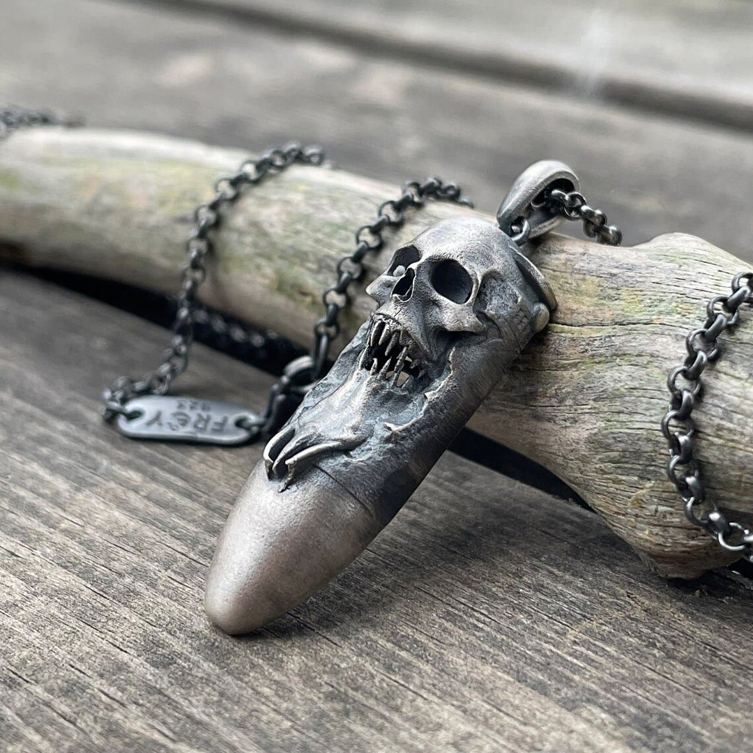 WorldNordische Halskette mit Totenkopf-Kugel-Anhänger