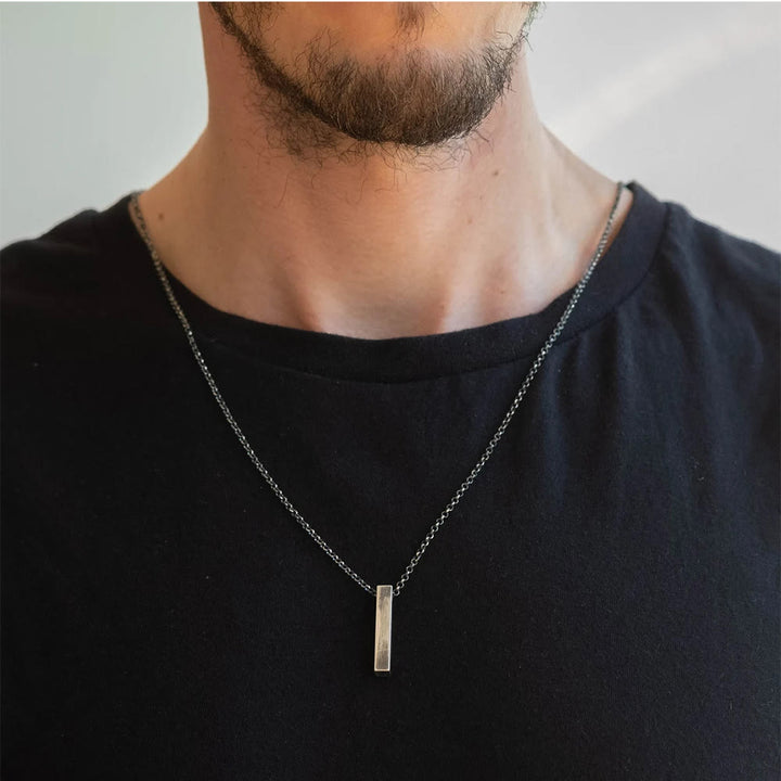 WorldNorse Minimalistische, schlanke, rechteckige Halskette