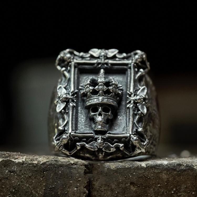 WorldNordischer Kaiser-Totenkopfring mit Krone