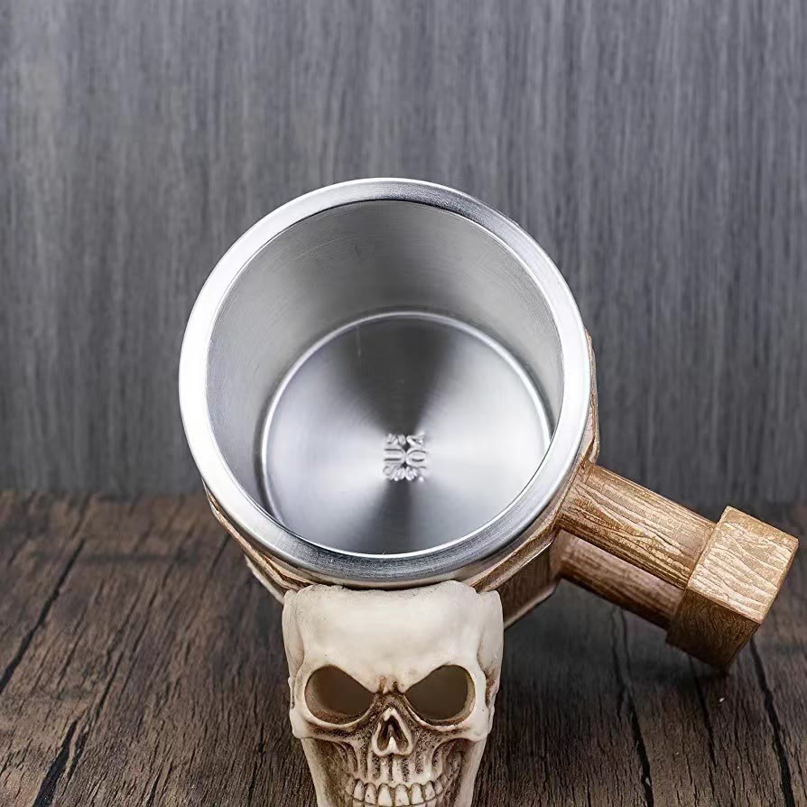 WorldNorse Tasse mit quadratischem Griff und Holzmaserung