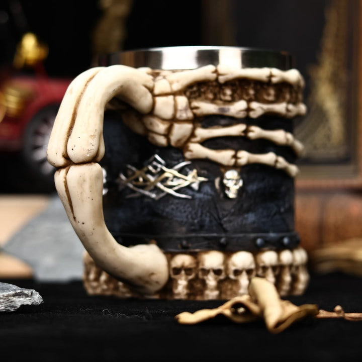WorldNorse – Tasse mit gruseliger Skelettklaue