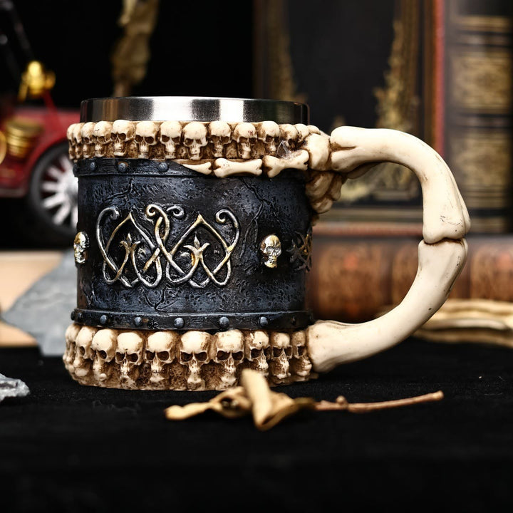WorldNorse – Tasse mit gruseliger Skelettklaue