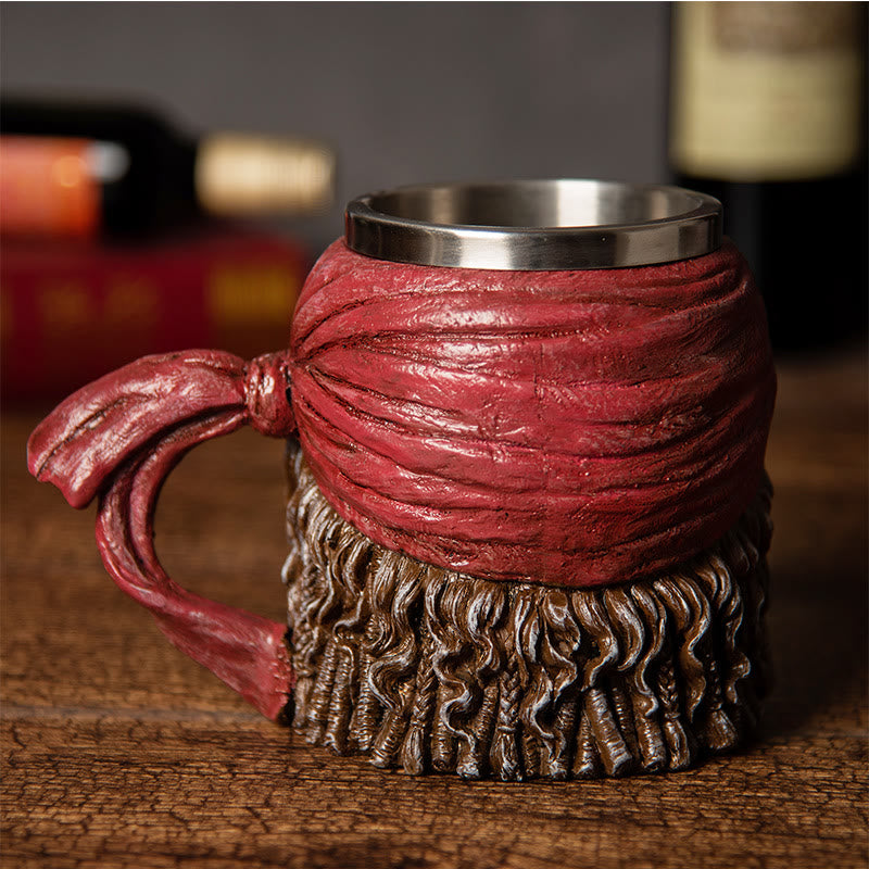 Bierkrug mit nordischem Piratenschädel-Turm