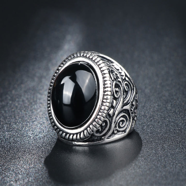 WorldNorse Vintage-Ring aus Titanstahl mit schwarzem Stein
