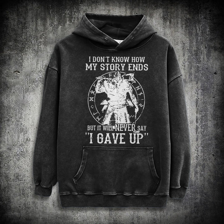 WorldNorse – Gewaschener Kapuzenpullover „It Will Never Say ''I Gave Up'' - Schwarz - 3XL - image 1