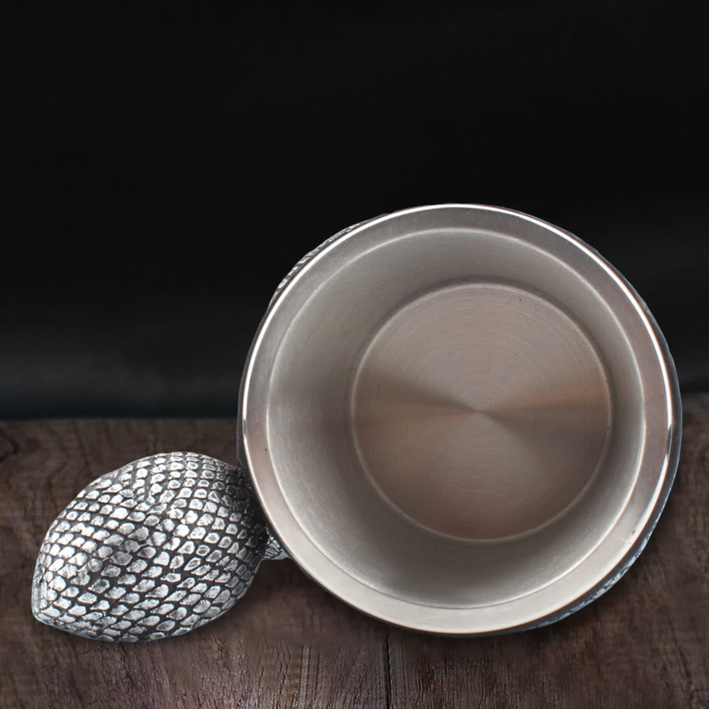 WorldNorse Tasse mit aufgerollter Schlange