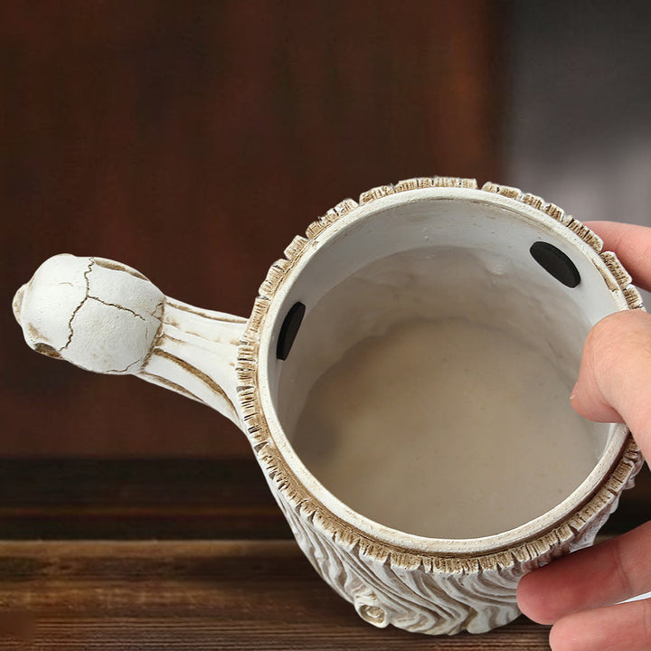 Tasse mit nordischem Baumschädel-Griff