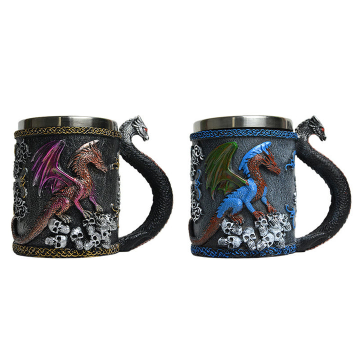 Tasse mit nordischem Drachenschädel