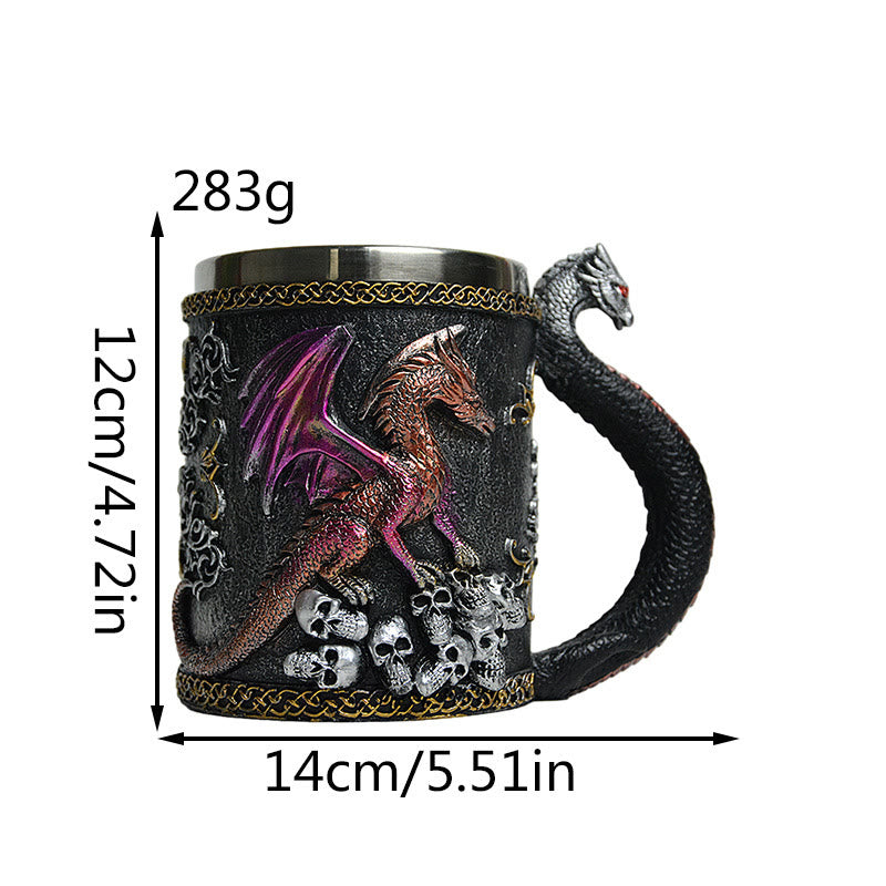 Tasse mit nordischem Drachenschädel