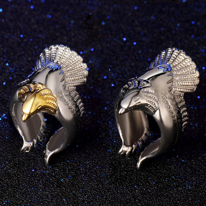 Ring mit nordischem Adler und ausgebreiteten Flügeln