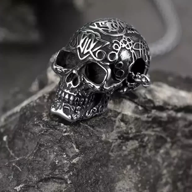 WorldNorse Halskette mit Totenkopf-Anhänger und Gravur