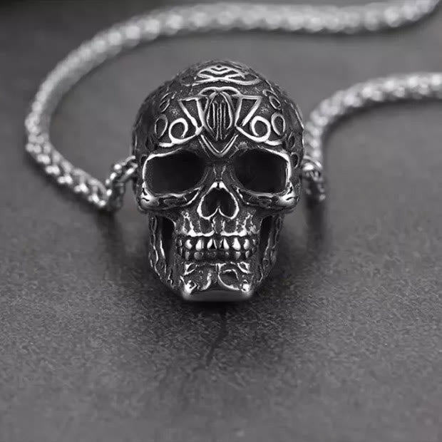 WorldNorse Halskette mit Totenkopf-Anhänger und Gravur