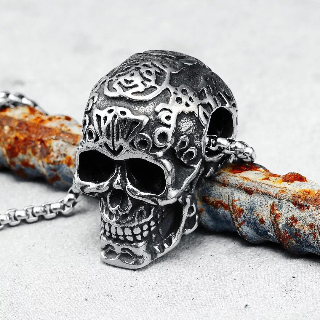 WorldNorse Halskette mit Totenkopf-Anhänger und Gravur