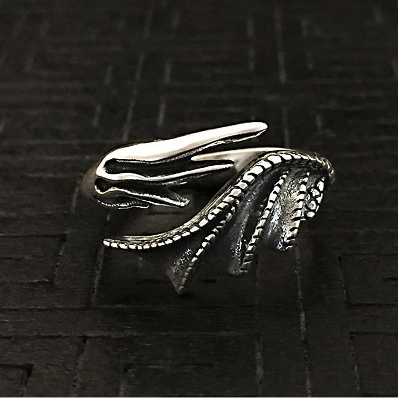 WorldNorse Gothic Verstellbarer Ring mit Drachenflügel