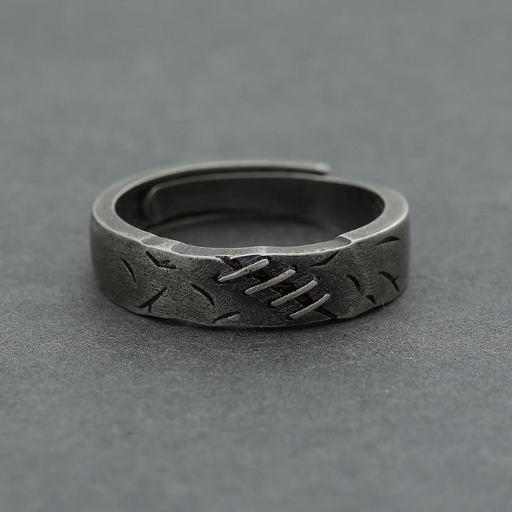 WeltNordischer Ring mit Narbenstichen