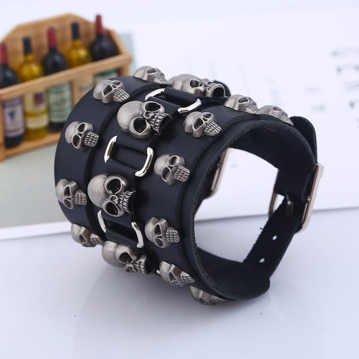 WorldNorse Gothic Totenkopf-Armreif aus Leder