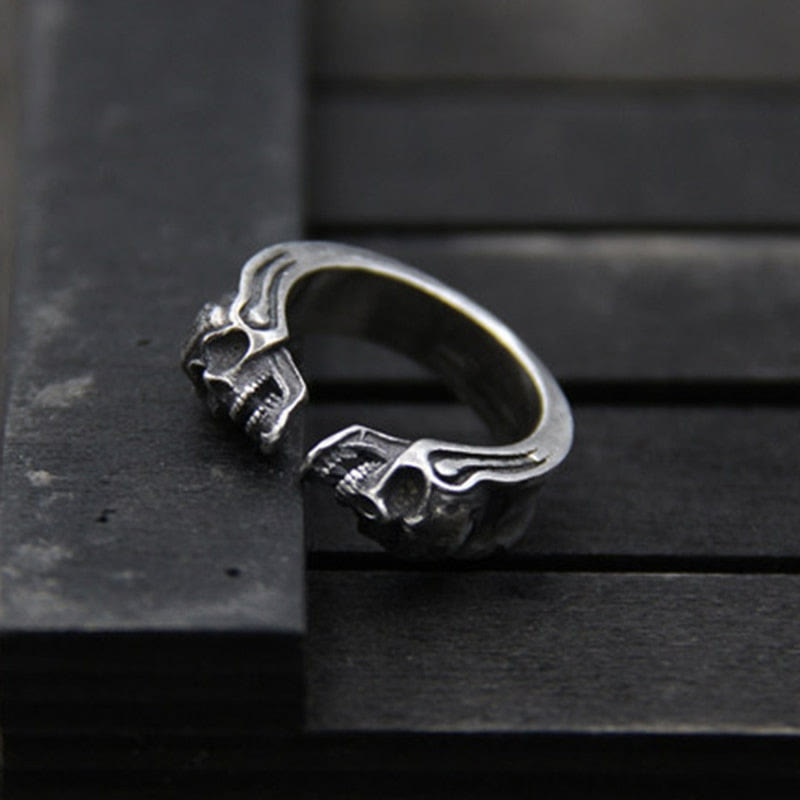 WorldNorse Punk Doppel-Totenkopf-offener Ring