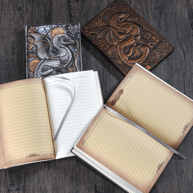 WorldNorse Notizbuch mit geprägtem fliegenden Drachen