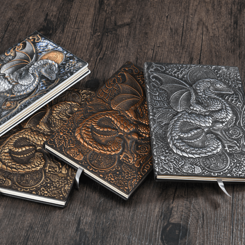 WorldNorse Notizbuch mit geprägtem fliegenden Drachen