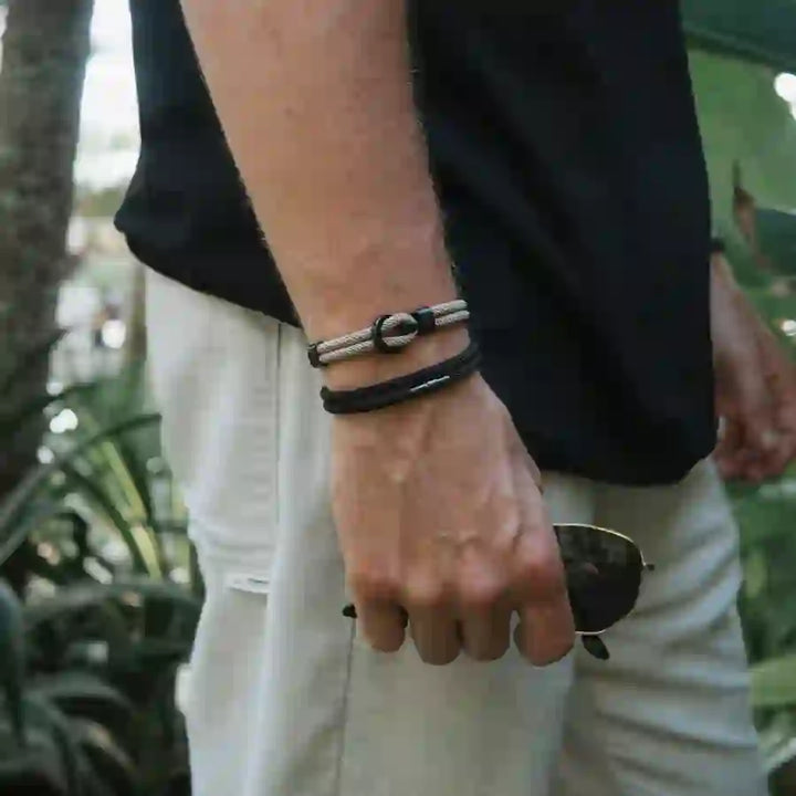 WorldNorse Minimalistisches geflochtenes Armband aus Edelstahl mit Magnetverschluss - image 2