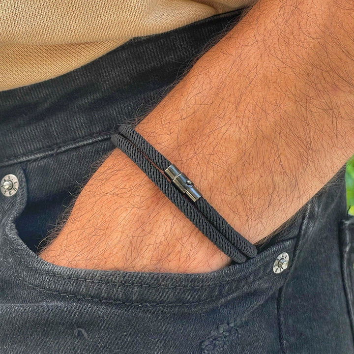 WorldNorse Minimalistisches geflochtenes Armband aus Edelstahl mit Magnetverschluss - Schwarz - L(45 cm) - image 0
