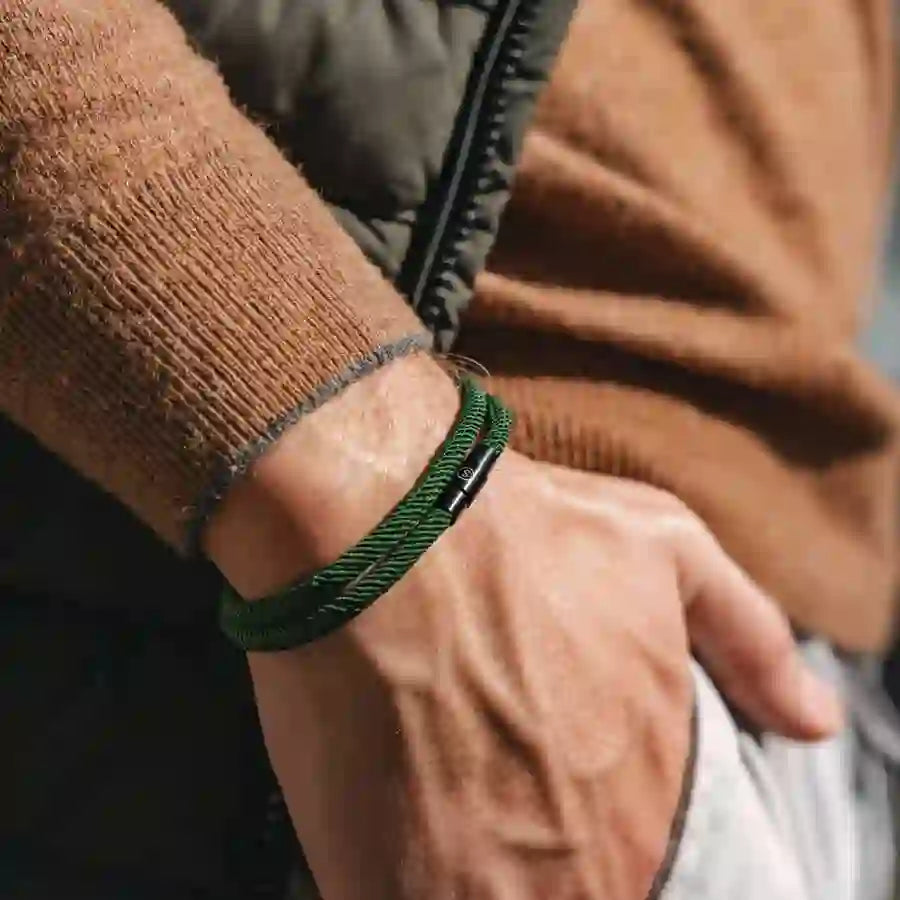 WorldNorse Minimalistisches geflochtenes Armband aus Edelstahl mit Magnetverschluss - image 15