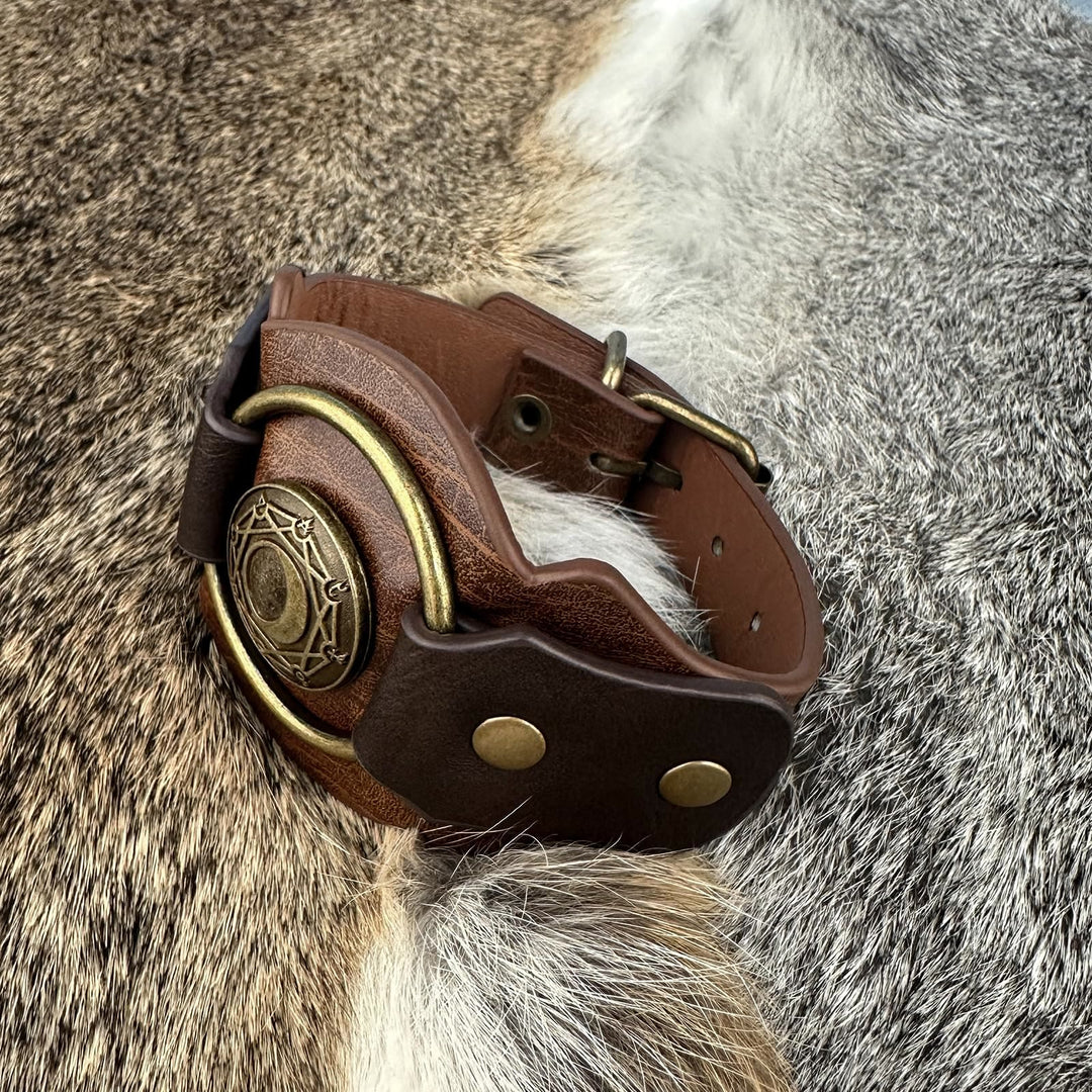 WorldNorse Retro-Armreif aus Leder mit Wikinger-Runen - image 3