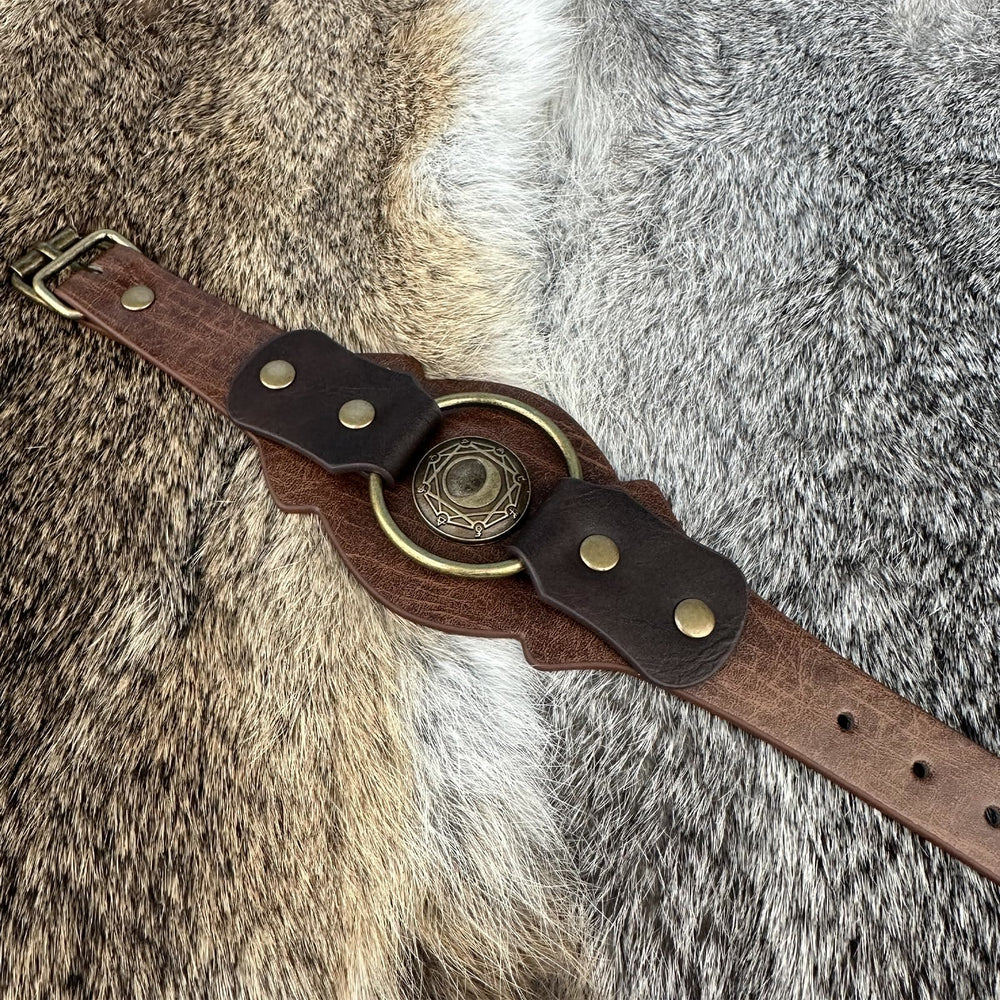 WorldNorse Retro-Armreif aus Leder mit Wikinger-Runen - image 1