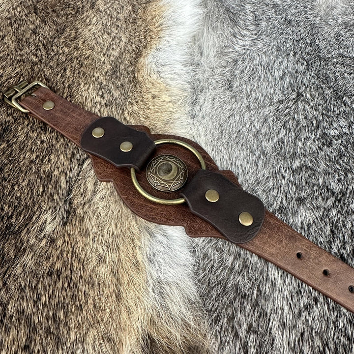 WorldNorse Retro-Armreif aus Leder mit Wikinger-Runen - image 1