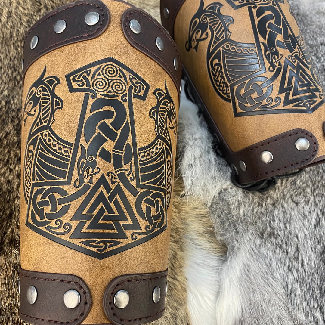 WorldNorse Mittelalterliche Armschienen aus Leder Mjölnir Valknut