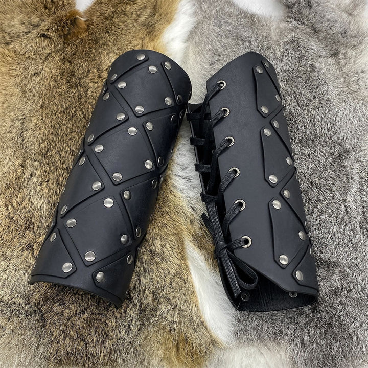 WorldNorse Mittelalterliche Punk-Handgelenksschützer mit Nieten und Schnürung