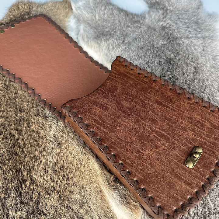 WorldNorse Mittelalterliche Gürteltasche mit nordischem Drachen und Yggdrasil -Prägung