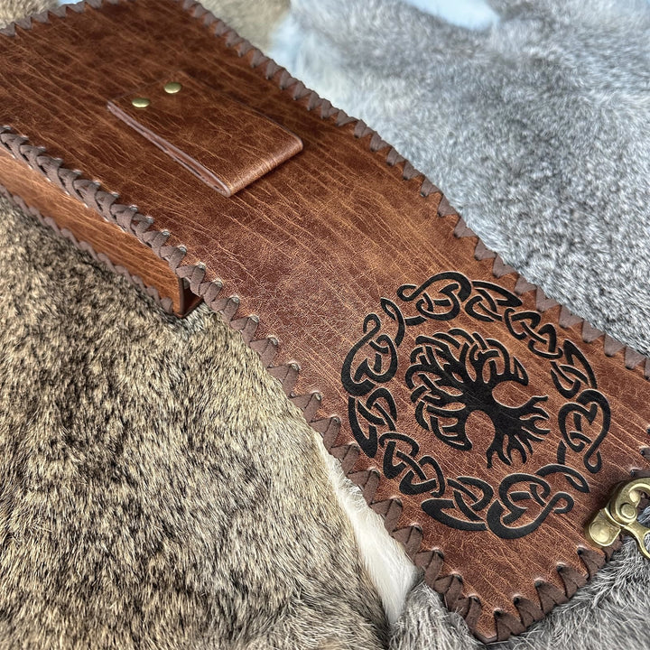 WorldNorse Mittelalterliche Gürteltasche mit nordischem Drachen und Yggdrasil -Prägung