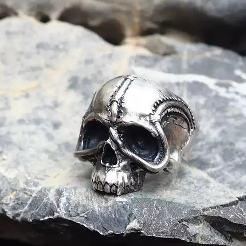 WorldNorse Ring mit Totenkopf-Motiv in Schlangenform, handgefertigtes 925er Silber - image 1