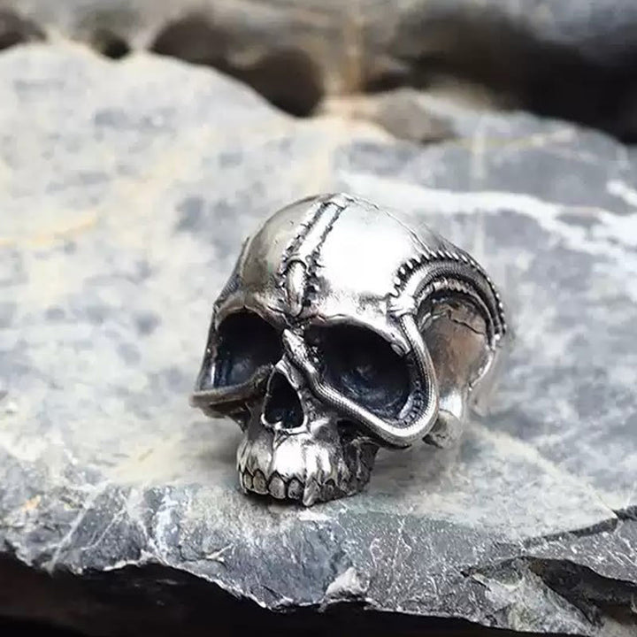 WorldNorse Ring mit Totenkopf-Motiv in Schlangenform, handgefertigtes 925er Silber - image 1