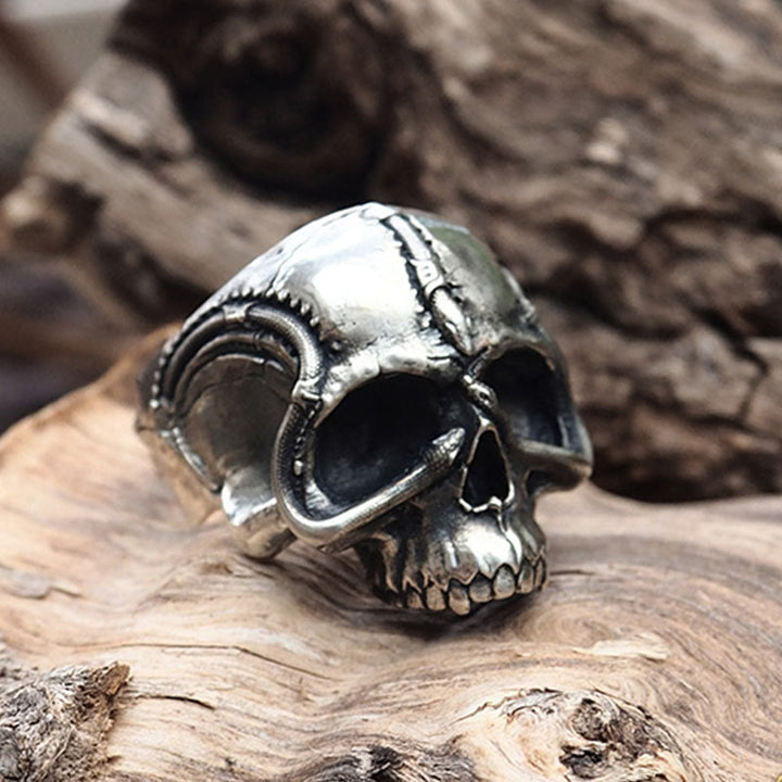 WorldNorse Ring mit Totenkopf-Motiv in Schlangenform, handgefertigtes 925er Silber - image 2