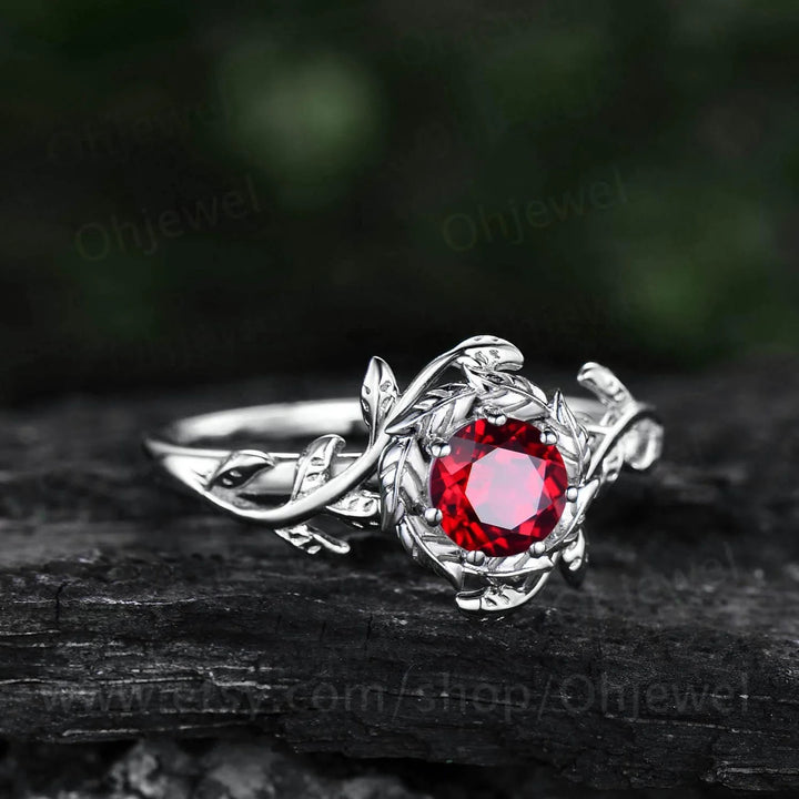 WorldNorse Freyjas Flammenblattkranz-Granatring - image 5