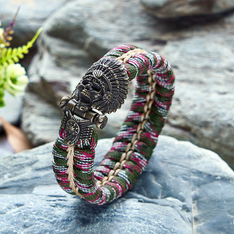 WorldNorse Vintage Tribal Cacique Totenkopf Paracord geflochtenes Armband - Rot & Grün - Innenumfang: 24 cm (Gesamtlänge 28 cm) - image 0
