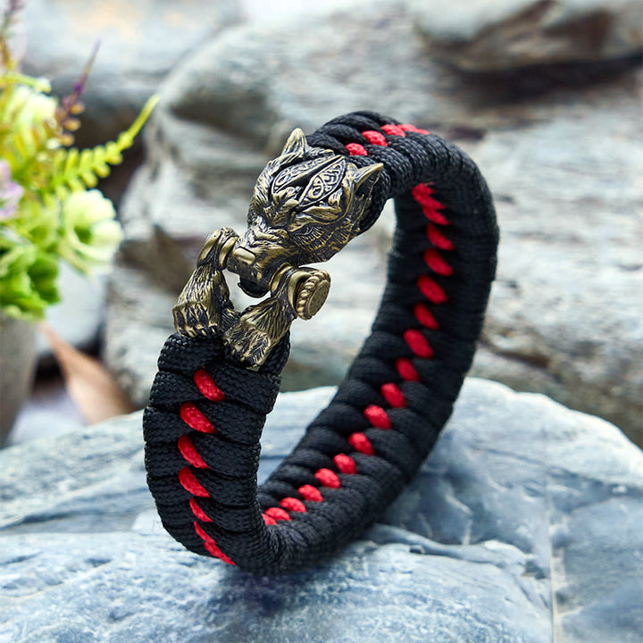 WorldNorse Armband aus geflochtenem Paracord mit Wikinger-Krieger und Wolf - Schwarz & Rot - Innenumfang: 24 cm (Gesamtlänge 28 cm) - image 0