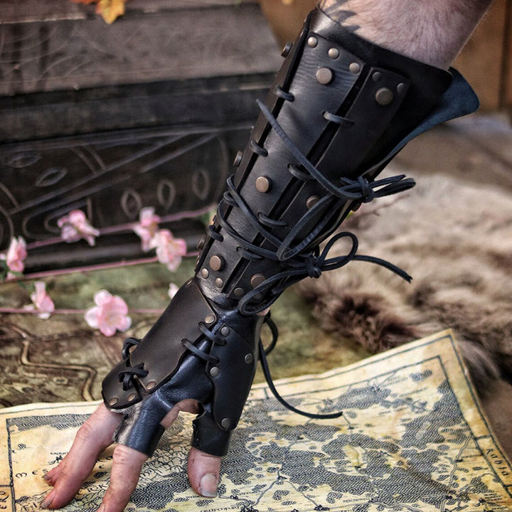 WorldNorse Rivets Armschienen mit Fingerbedeckung und Schnürung - Schwarz - image 3