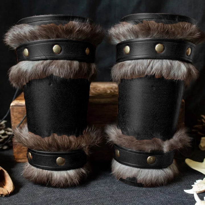 WorldNorse Mittelalterliche Ritter-Armschienen aus Leder mit Pelzbesatz - Schwarz - image 3