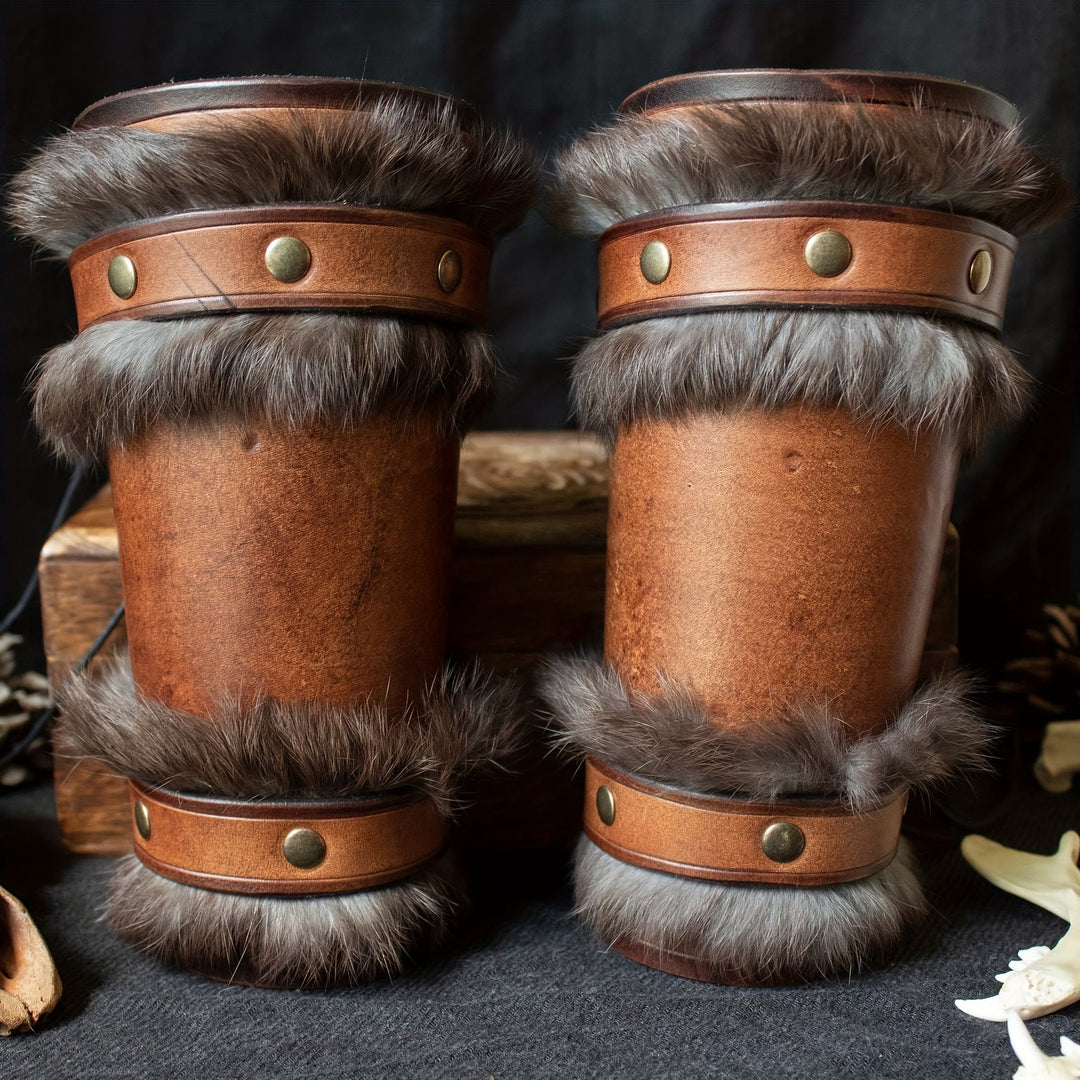 WorldNorse Mittelalterliche Ritter-Armschienen aus Leder mit Pelzbesatz - Braun - image 0