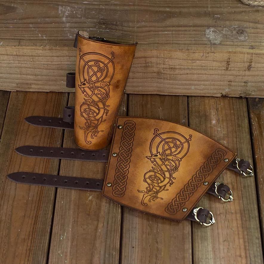 WorldNorse Armschienen aus Leder mit nordischem Drachen und Keltischer Knoten - image 1